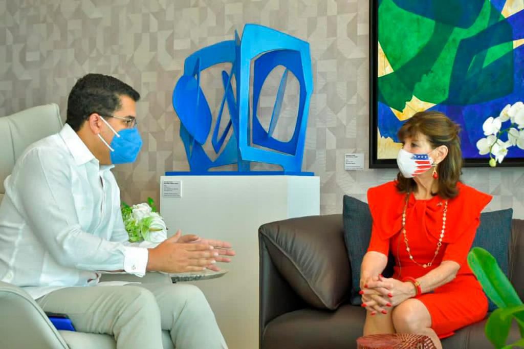 Ministro de Turismo se reúne con la embajadora y el cónsul general de Estados Unidos2