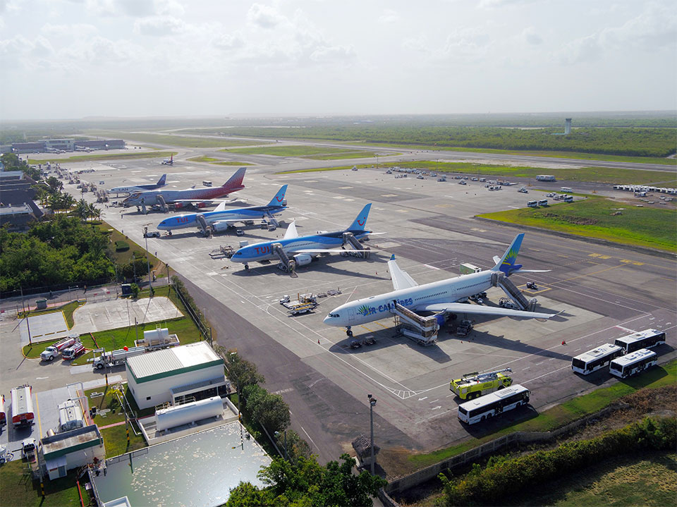 Aeropuerto Internacional de Punta Cana - International Airport (PUJ), La Altagracia, República Dominicana 12