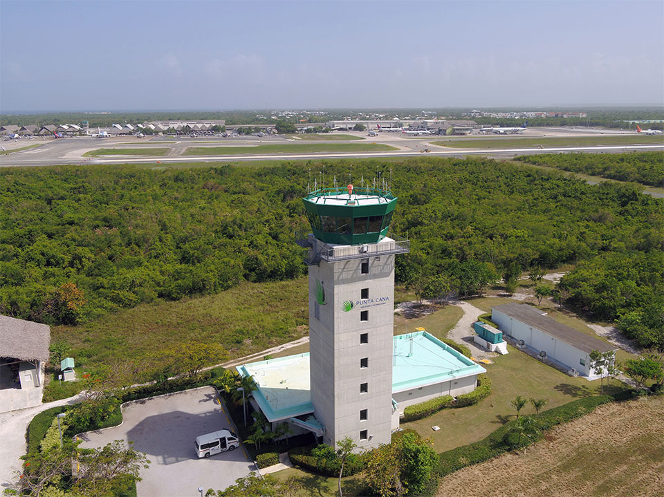 Aeropuerto Internacional de Punta Cana - International Airport (PUJ), La Altagracia, República Dominicana 9