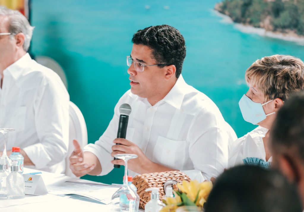Ministro de Turismo, David Collado - Firma Acuerdo Compromiso para el Reordenamiento y Desarrollo Playa Sosúa