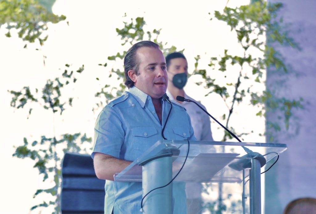 Ministro de la Presidencia, Jose Paliza - primer picazo del complejo turístico Royal Lake Village del Grupo Lifestyle
