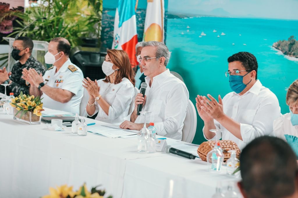 Presidente de la República, Luis Abinader - Firma Acuerdo Compromiso para el Reordenamiento y Desarrollo Playa Sosúa